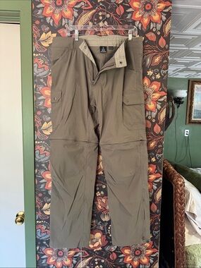Kuhl Men's Convertible Cargo Pants in Olive